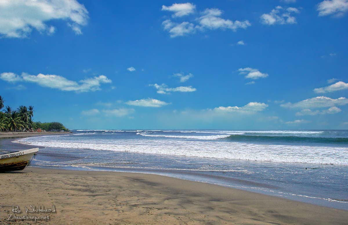 The wave machine at Playa La Saladita